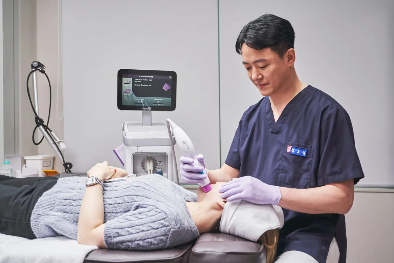 Korean back acne treatment at WELLS Clinic in Apgujeong, Seoul